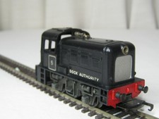 Tri-ang Dock Authority Shunter R.253 Good + Condition OO Gauge