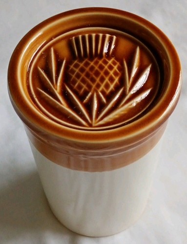 Stoneware jar with - jar,