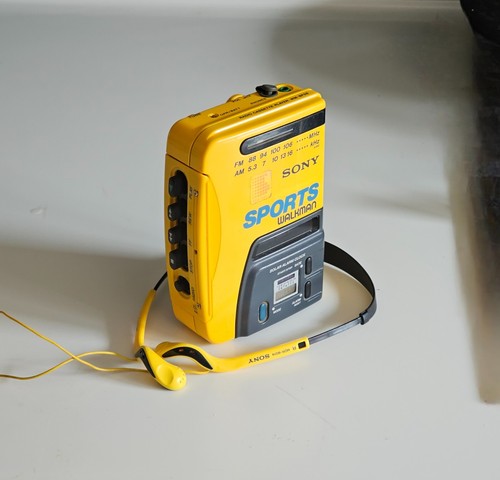 Sony yelow sports walkman - sony,