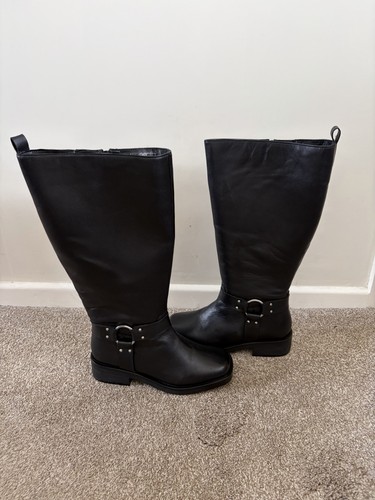 Simply black leather knee - leather,