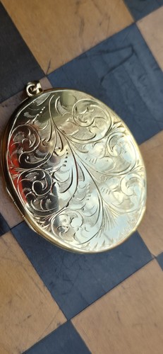 Large vintage 9ct gold oval - 9ct,