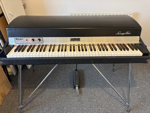Rhodes piano stage - piano,
