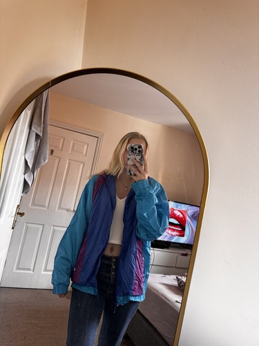 Unisex throwback - 90’s,