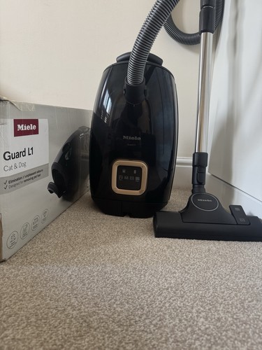 Miele guard cat - guard, dog