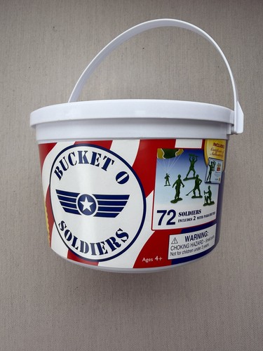 Toy story bucket soldiers - story, o