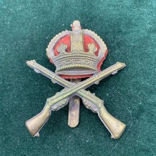 British Army School of Musketry Cap Badge Army KC Single Construction