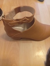 shoes size 6.5/ excellent