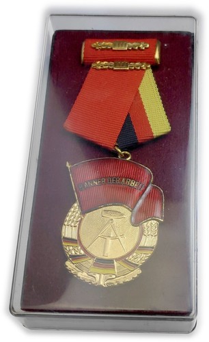Gdr 0008i medal banner - "banner, of