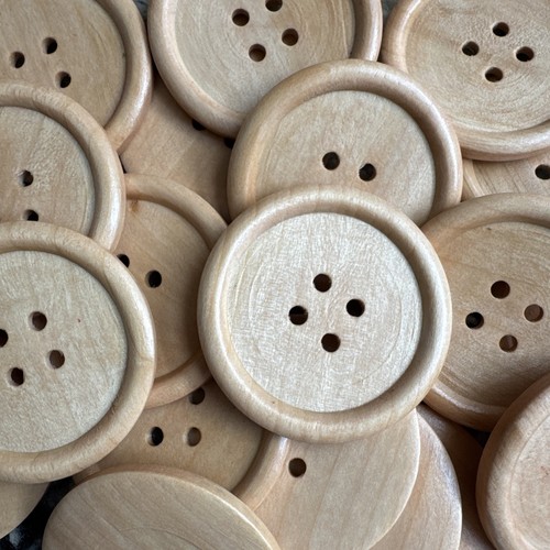 Large round wooden buttons - 5,