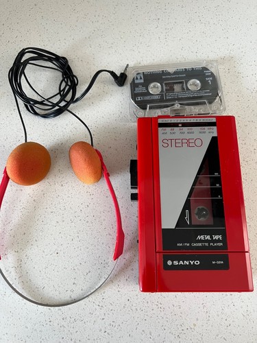 Red sanyo g31a retro - red, m-g31a