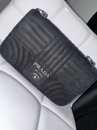 Prada handbag 100 authentic - handbag, 100%