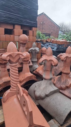 Roof king queen red ridge - roof, tile