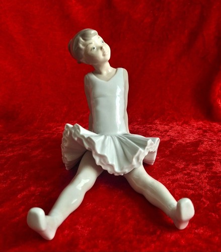 Very rare nao sitting - very,