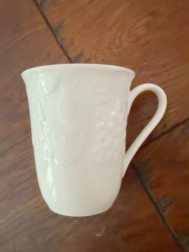 Wedgwood strawberry vine - strawberry,