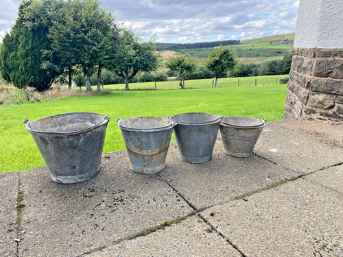 Vintage galvanised bucket - x,