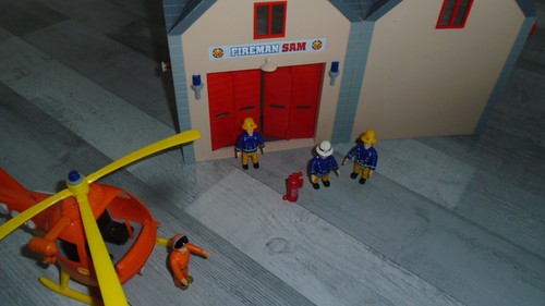 Fireman sam carry fire station - fireman,