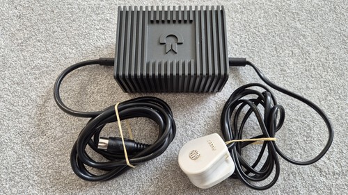 Official amiga cd32 - official,