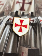 Knights Templar Shield Crusader  Cross Pattee Pin Badge