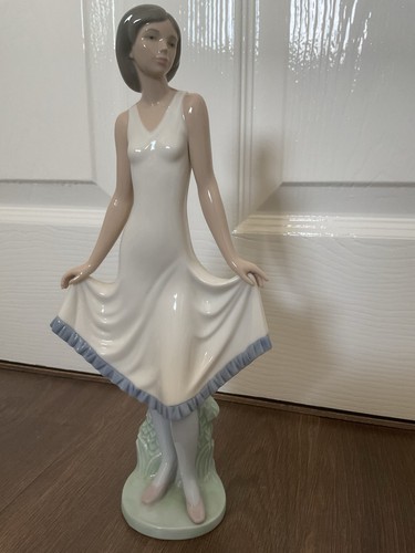 Lladro nao pretty - nao,