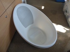 white shnuggle baby bath