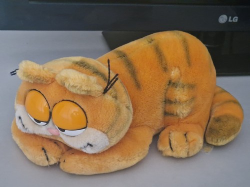 Dakin garfield lying down - &,