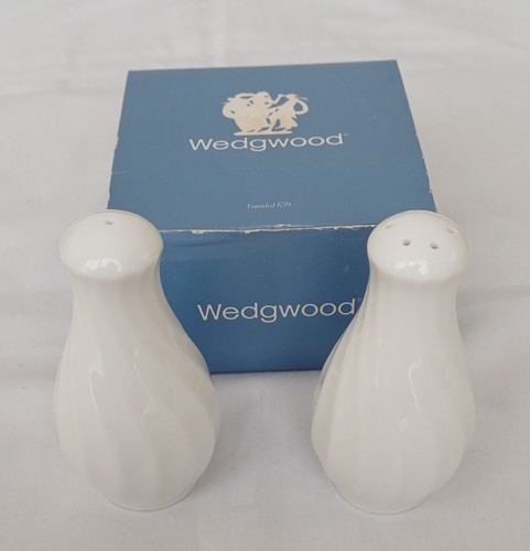 Wedgwood candlelight salt - "candlelight",