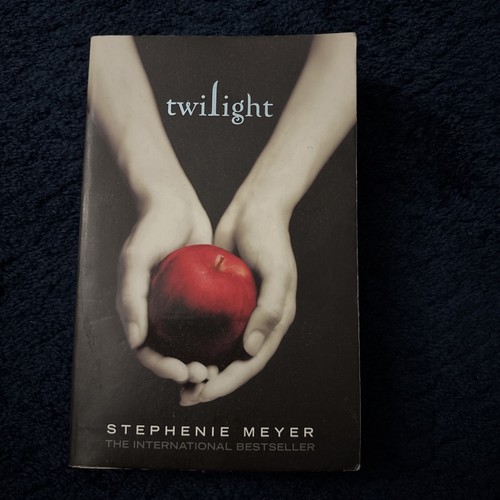 Twilight saga teen fiction set - teen,