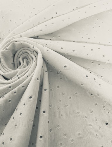 Metres white ivory broderie - 3,