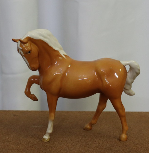 Beswick palomino horse - beswick,