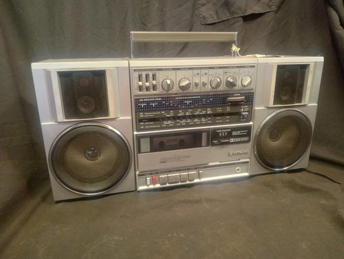 Vtg hitachi boombox - hitachi,