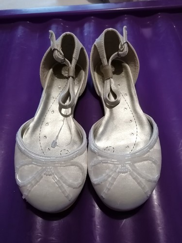 Young girls ivory shoes size - shoes,