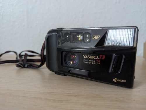 Yashica 35mm point - 35mm,