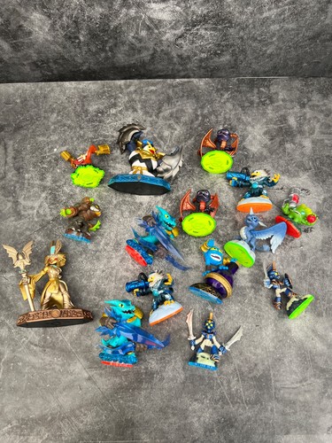 Skylanders figure bundle