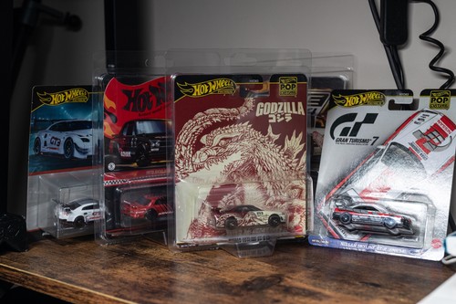 Hot wheels nissan - hot,