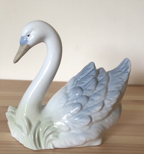 Vintage ceramic swan figurine - vintage,