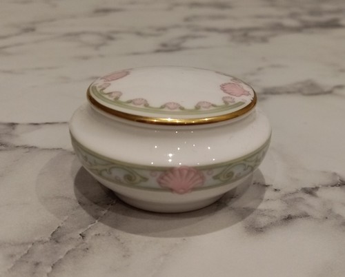 Coalport canterbury pill box - canterbury,