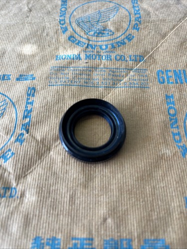 Genuine honda front hub - front,