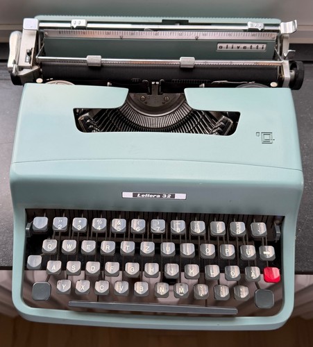 Olivetti lettera typewriter - lettera, 32
