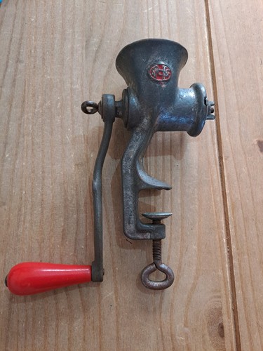 Vintage spong meat mincer - vintage,