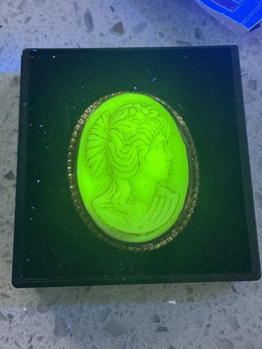 Uranium glass cameo brooch - uranium,