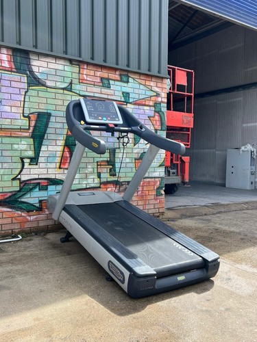 Technogym run 700 treadmill - 700,