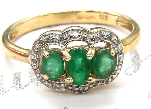 9ct gold ring emerald - 9ct, diamond