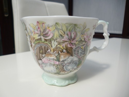 Cup royal doulton brambly - cup,