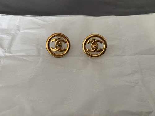 Chanel turnlock earrings - cc,