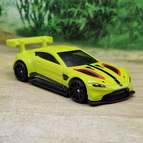 Hot wheels aston martin - aston,