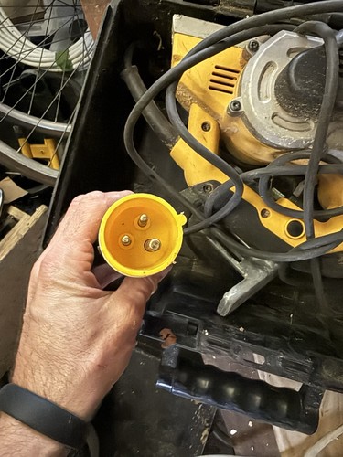 Dewalt d26500 110v - 110v, electric