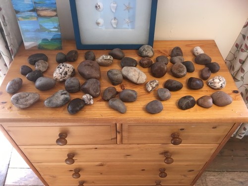 Smooth round stones - 44, x