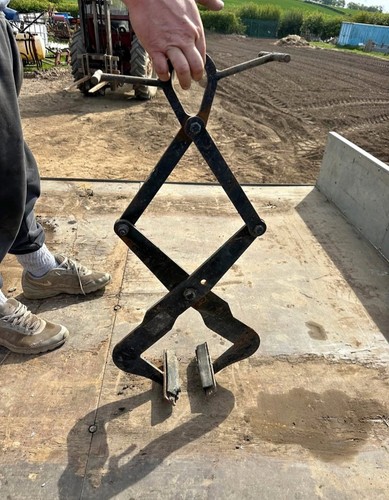 Kerb lifter - kerb,