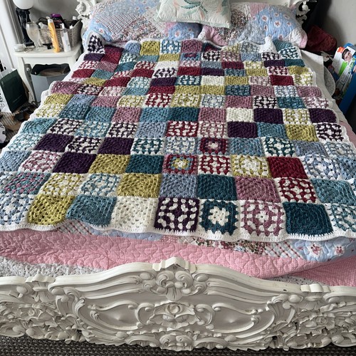 Crochet granny blanket - , /