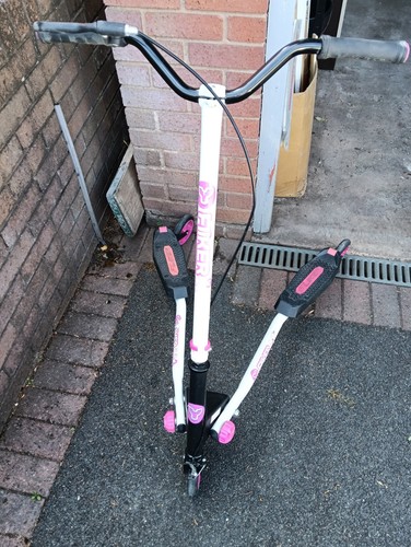 Fliker shaped scooter - y,